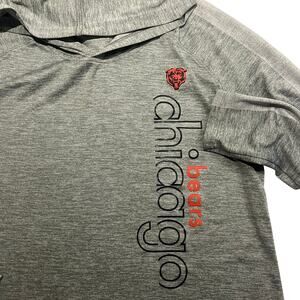 Majestic Gray Long Sleeve Tee  NFL Chicago bears fits more like an XL fitted.